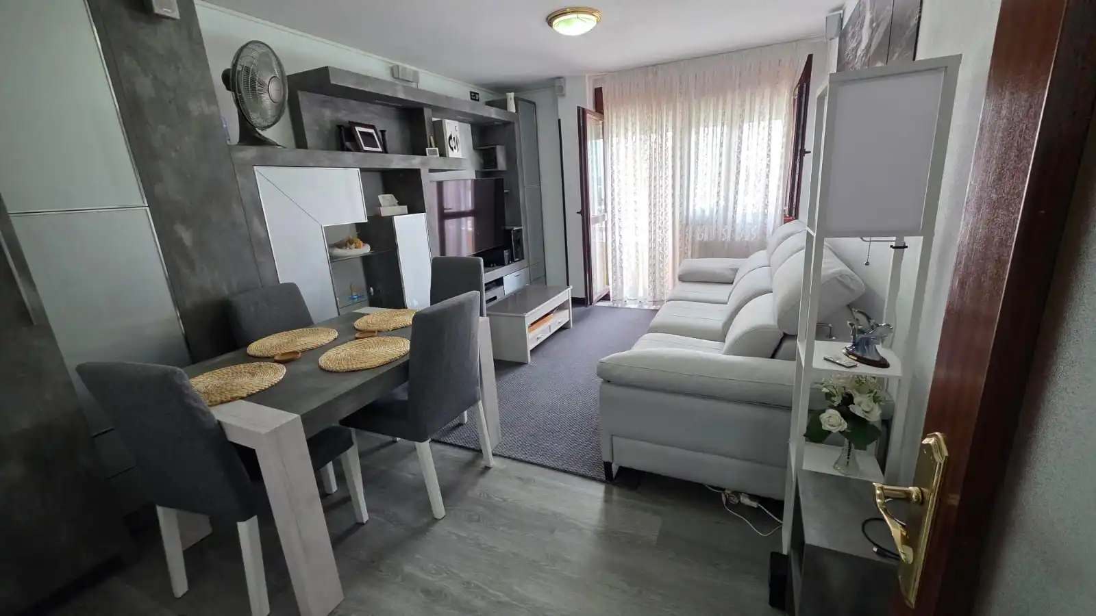 Living room of Flat for sale in Castro-Urdiales  with Heating, Terrace and Storage room