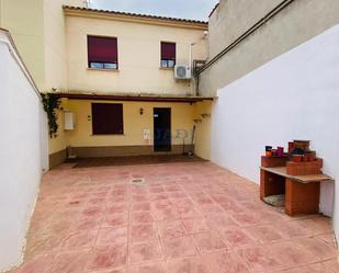 Terrasse von Einfamilien-Reihenhaus miete in Valdepeñas mit Klimaanlage und Heizung