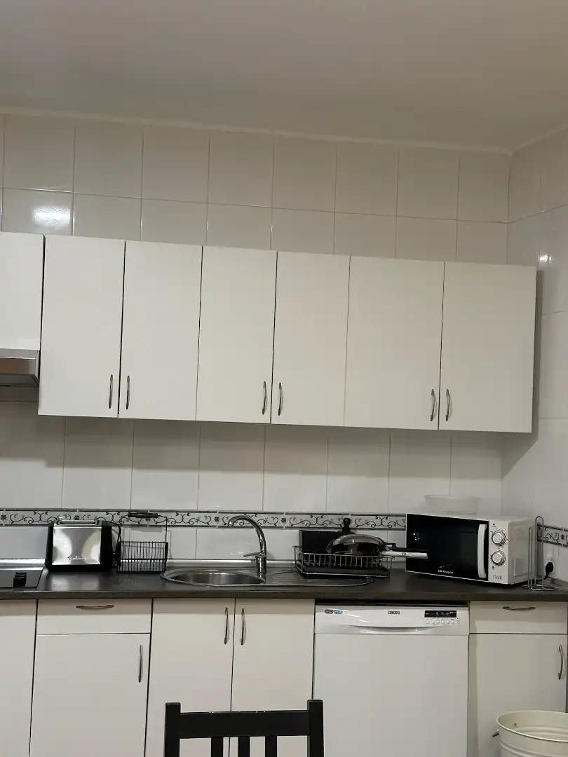Cuina de Pis de lloguer en Madrid amb Aire condicionat, Calefacció i Moblat
