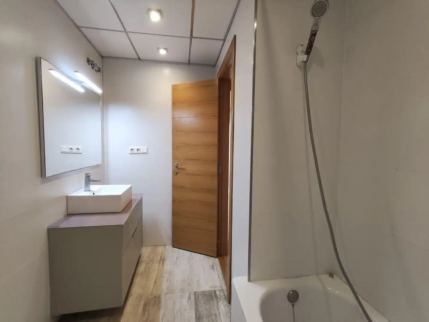 Bany de Pis en venda en Torrent amb Aire condicionat, Parquet i Traster