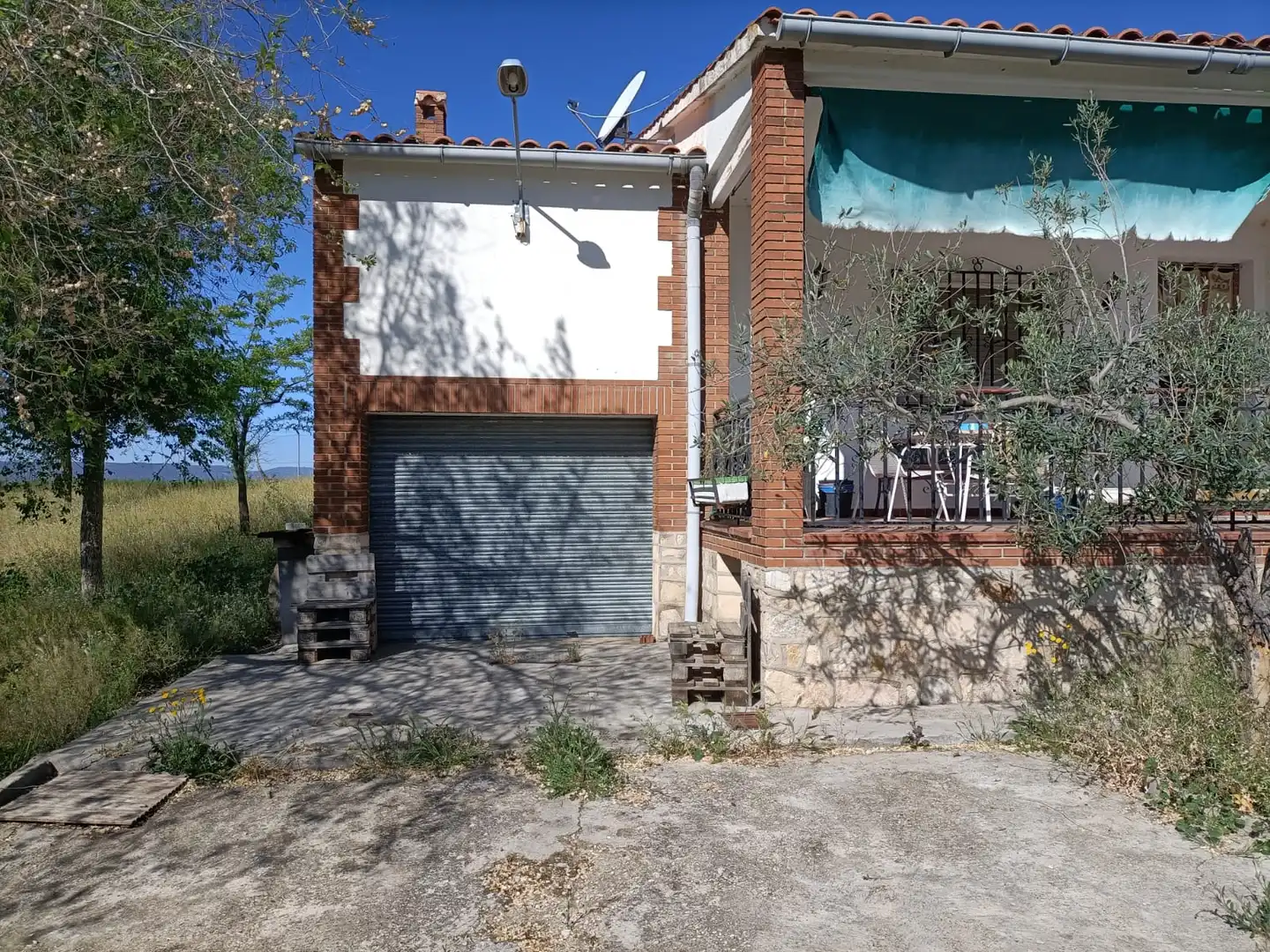 Vista exterior de Casa o chalet en venta en Manzaneque con Aire acondicionado, Calefacción y Amueblado