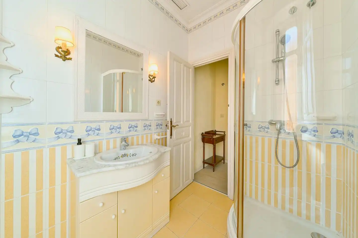 Badezimmer von Erdgeschoss zur Miete in Málaga mit Klimaanlage, Heizung und Möbliert