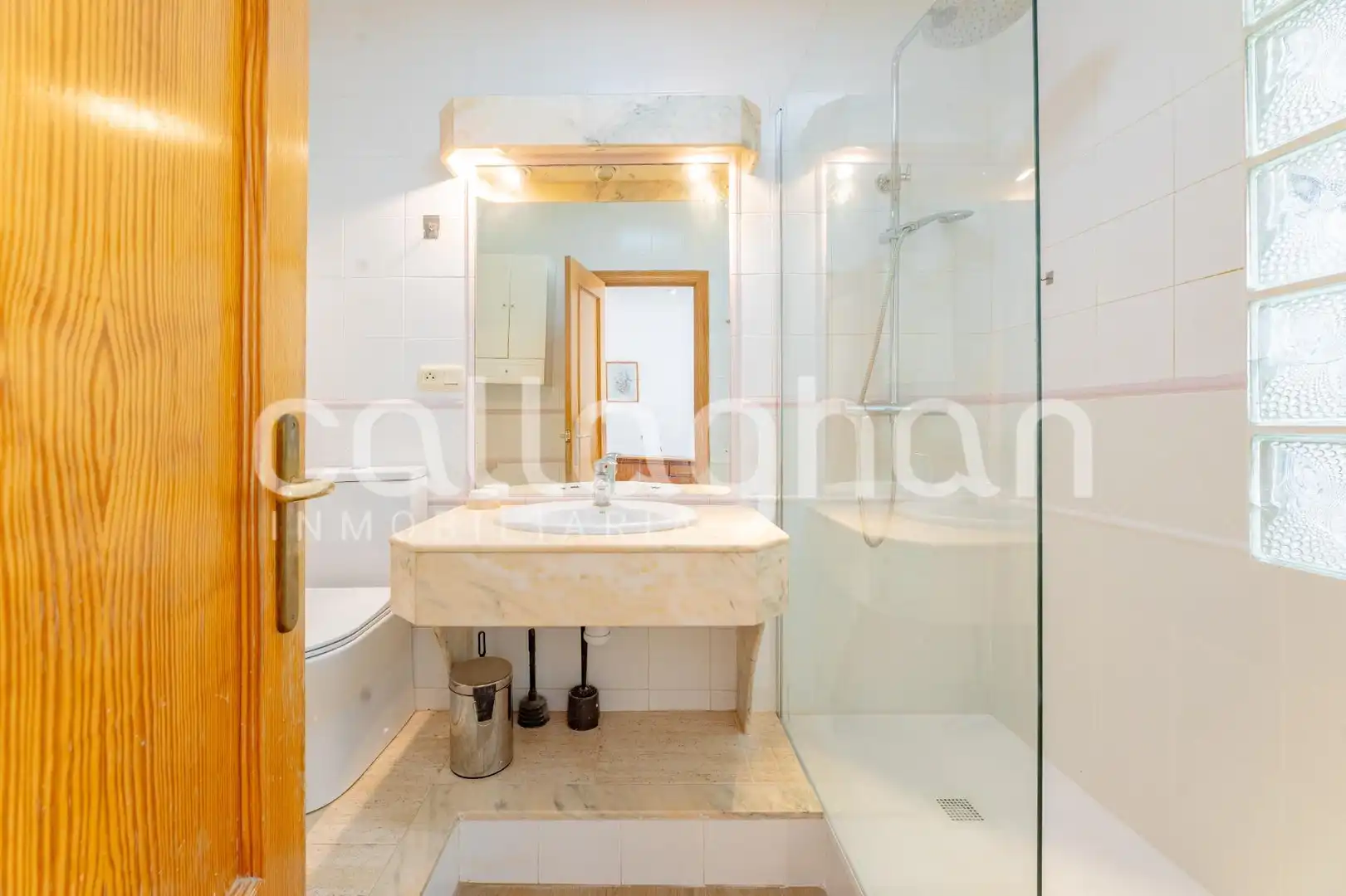Badezimmer von Wohnung zur Miete in Valencia mit Klimaanlage, Abstellraum und Möbliert