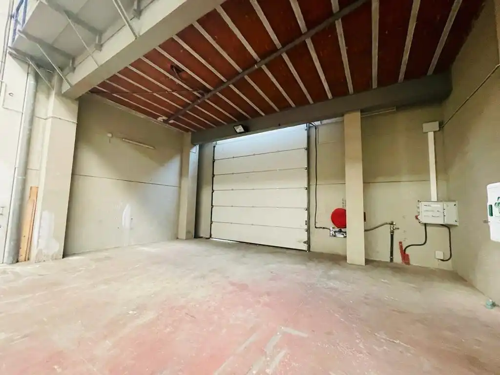 Nau industrial en venda en Santa Oliva