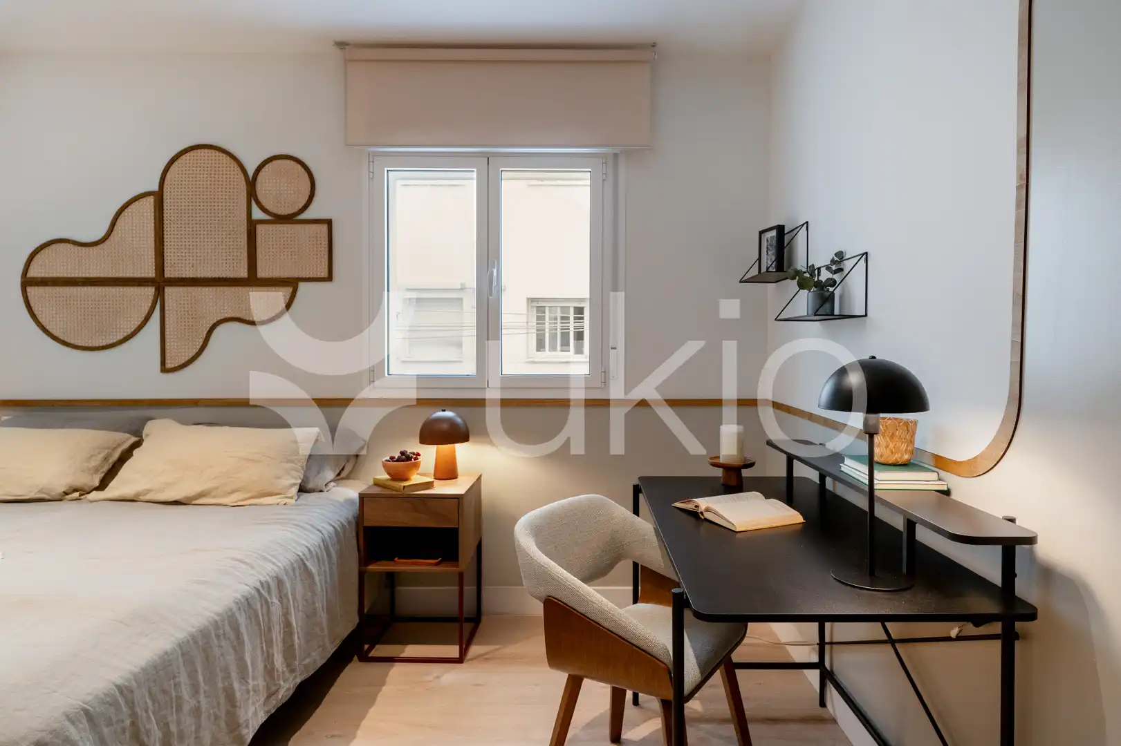 Dormitori de Apartament de lloguer en Madrid amb Aire condicionat, Calefacció i Moblat