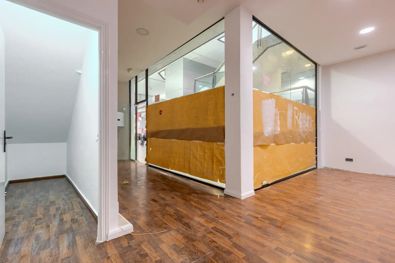 Commercial properties for sale in Fuenlabrada  with Air Conditioner, Parquet flooring and Alarm