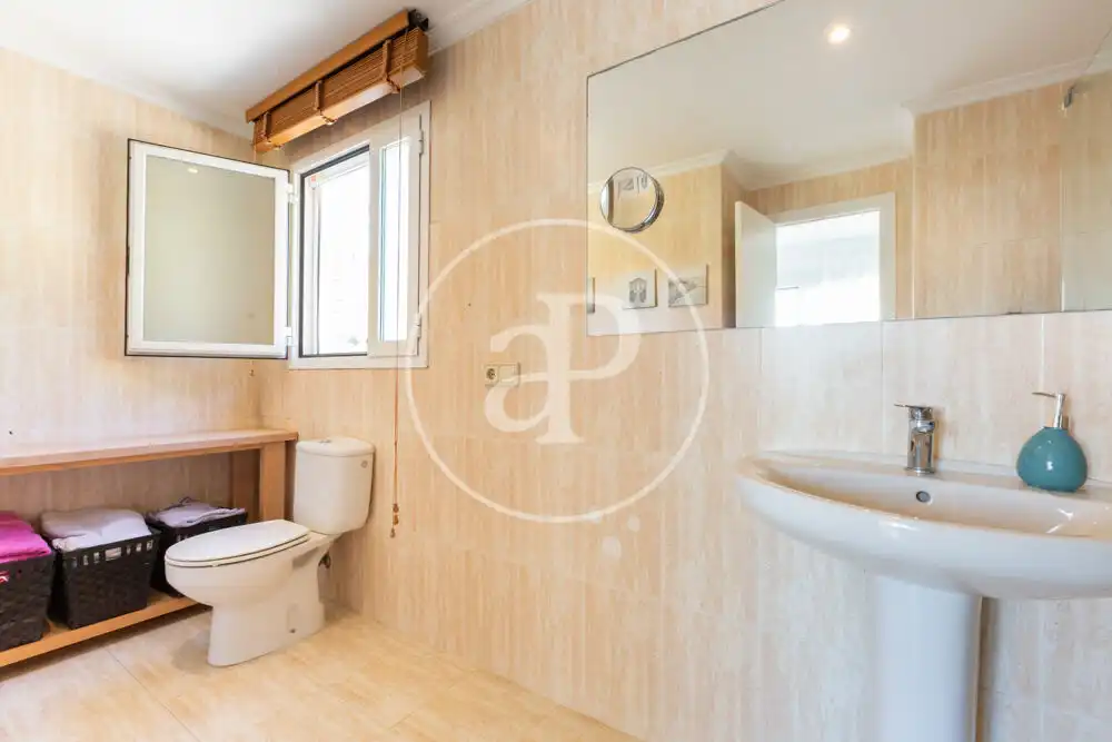 Bathroom of Houses for sale in Chiva  with Heating, Private garden and Terrace