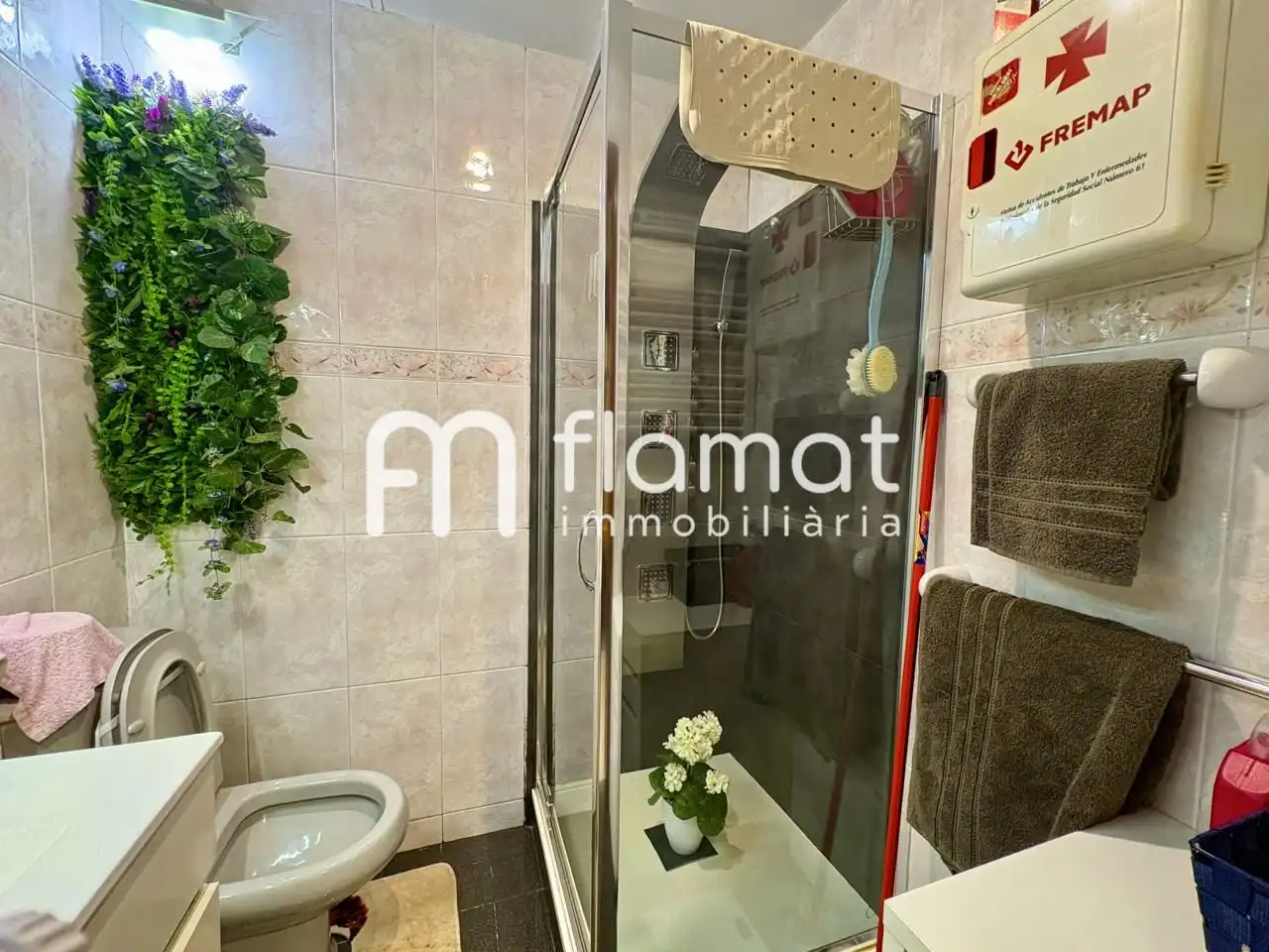 Badezimmer von Maisonette zum Verkauf in Barcelona mit Klimaanlage und Terrasse
