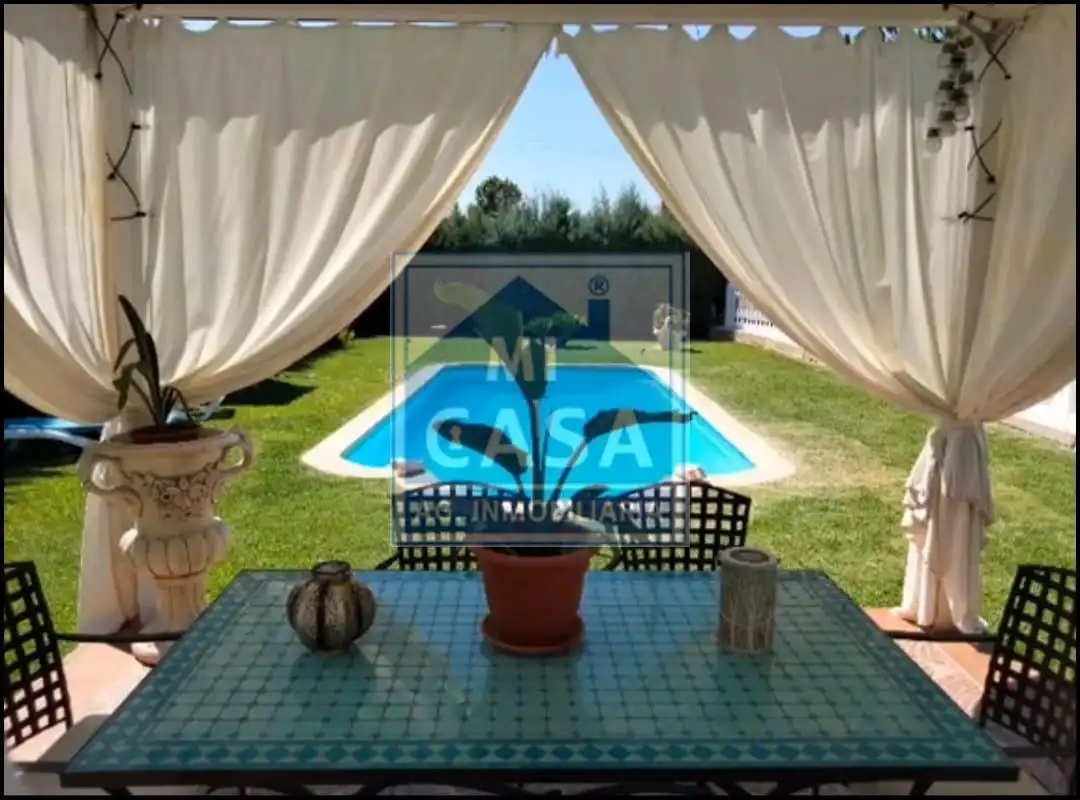 Xalet amb piscina en venda a Oeste