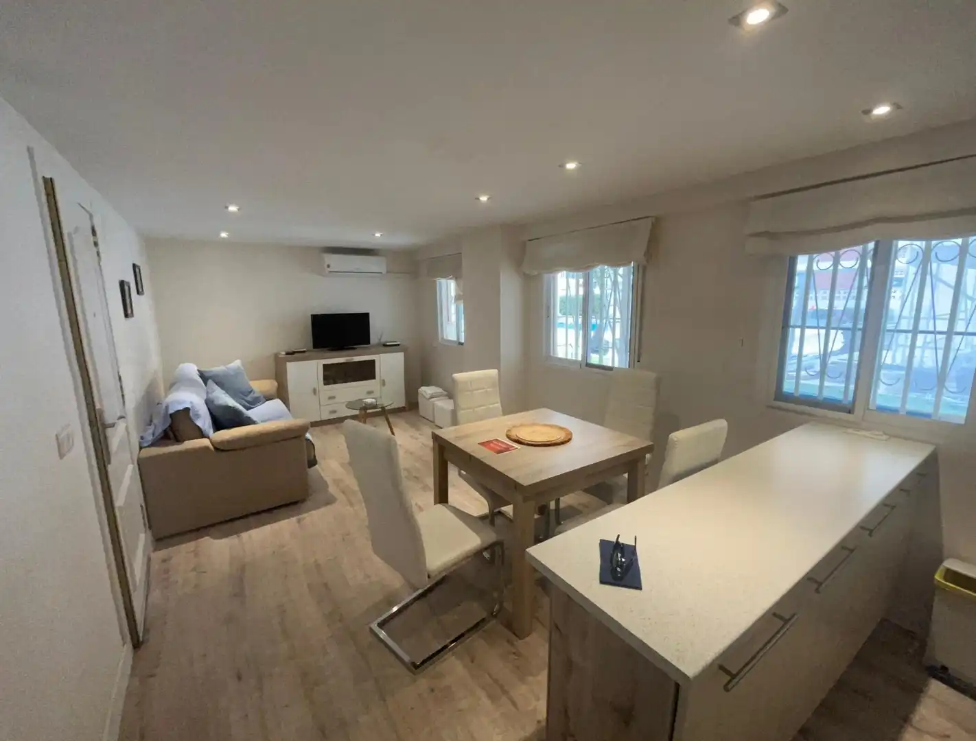 Comedor de Apartamento en venta en Benidorm con Aire acondicionado y Piscina comunitaria