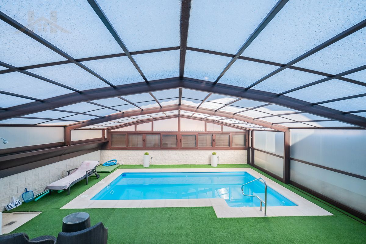 Piscina de Casa o xalet en venda en Navalcarnero amb Aire condicionat, Calefacció i Jardí privat