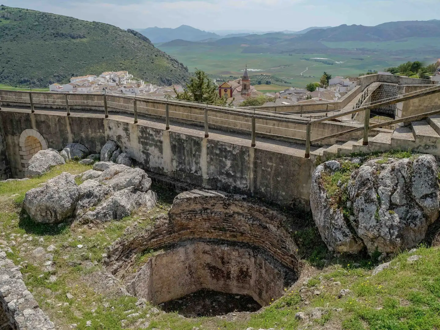 Vista exterior de Finca rústica en venda en Cañete la Real amb Terrassa i Traster