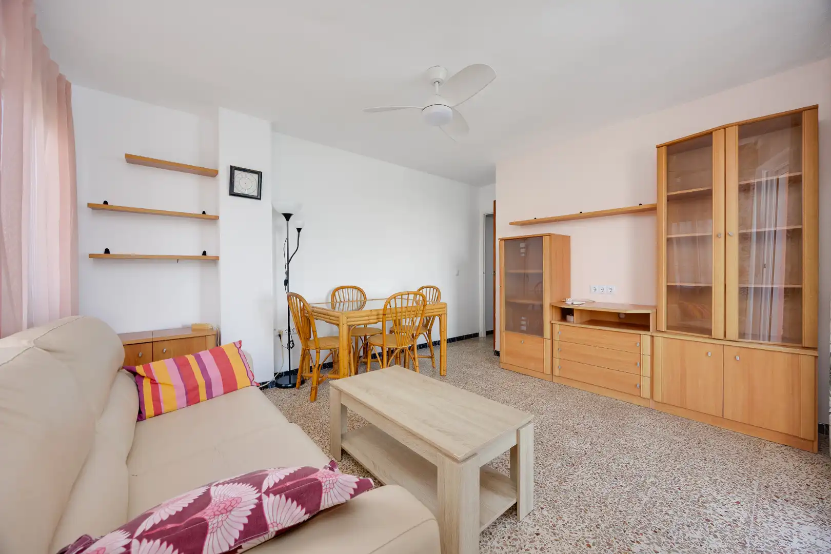Sala d'estar de Pis en venda en Torrevieja amb Aire condicionat i Terrassa