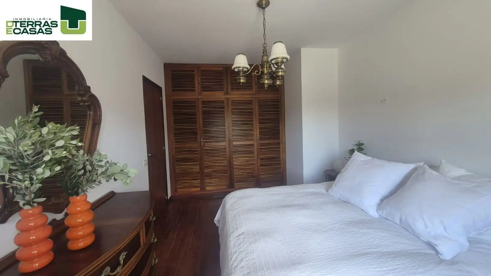 Schlafzimmer von Haus oder Chalet zur Miete in Sanxenxo mit Klimaanlage, Privatgarten und Parkett