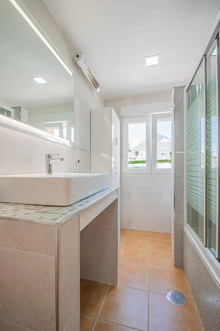 Bany de Casa o xalet en venda en La Nucia amb Aire condicionat, Calefacció i Terrassa