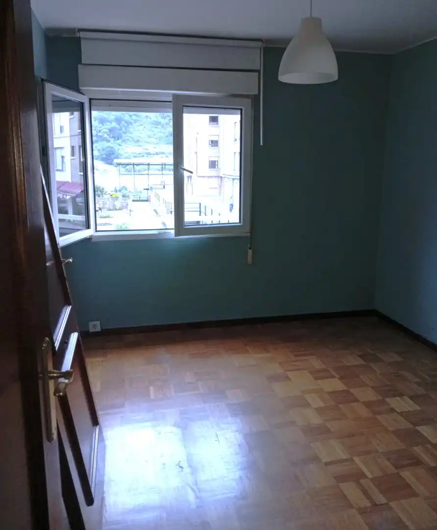 Dormitori de Pis en venda en Lena amb Calefacció, Parquet i Traster