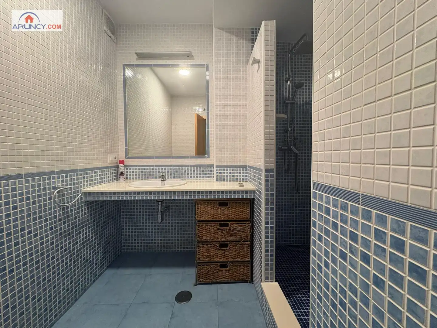 Baño de Piso de alquiler en Sevilla con Aire acondicionado y Balcón