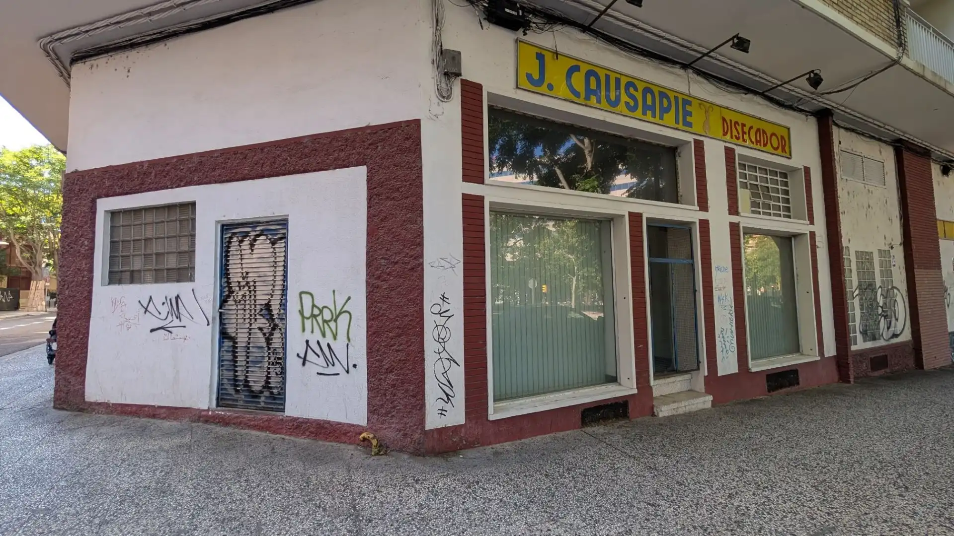Exterior view of Commercial properties for rent in Zaragoza