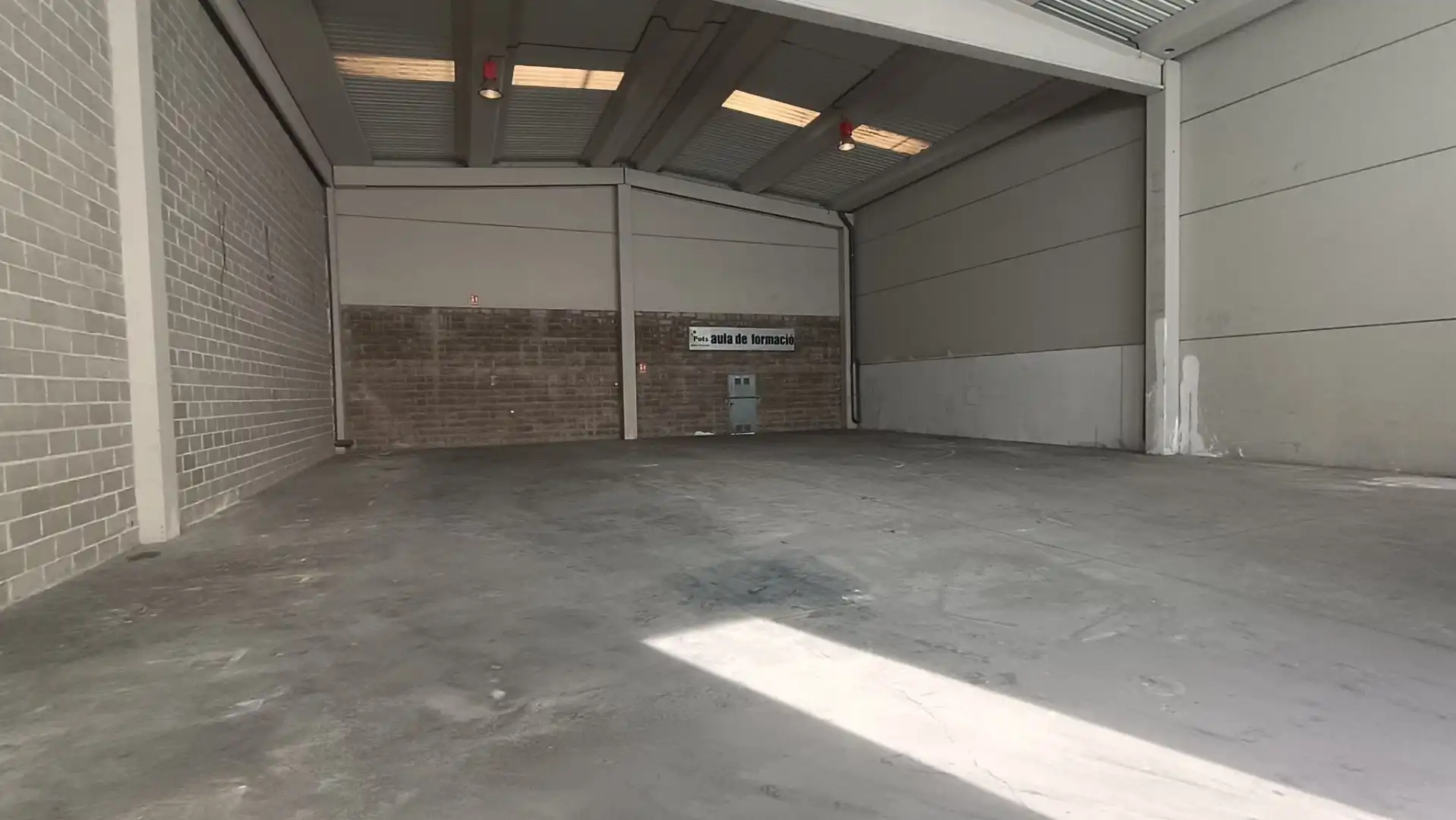 Industrial buildings for rent in Roquetes