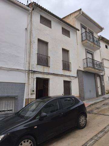 Casa adosada en Venta en  LEONES en Montejícar