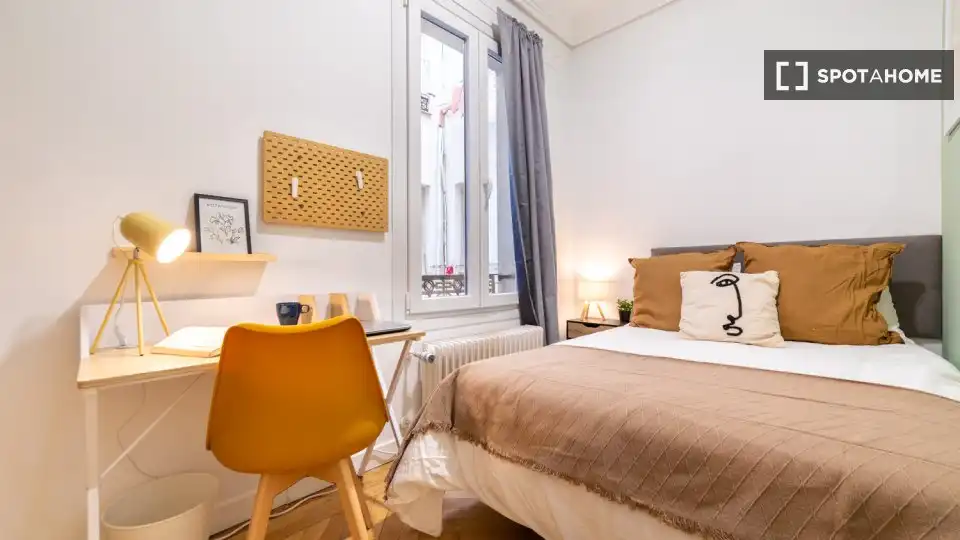 Bedroom of Flat for share in Madrid  with Air Conditioner, Terrace and Furnished