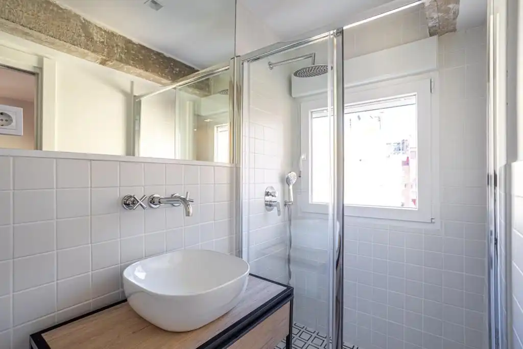 Room in Calle del Arroyo, 30, Valdeacederas