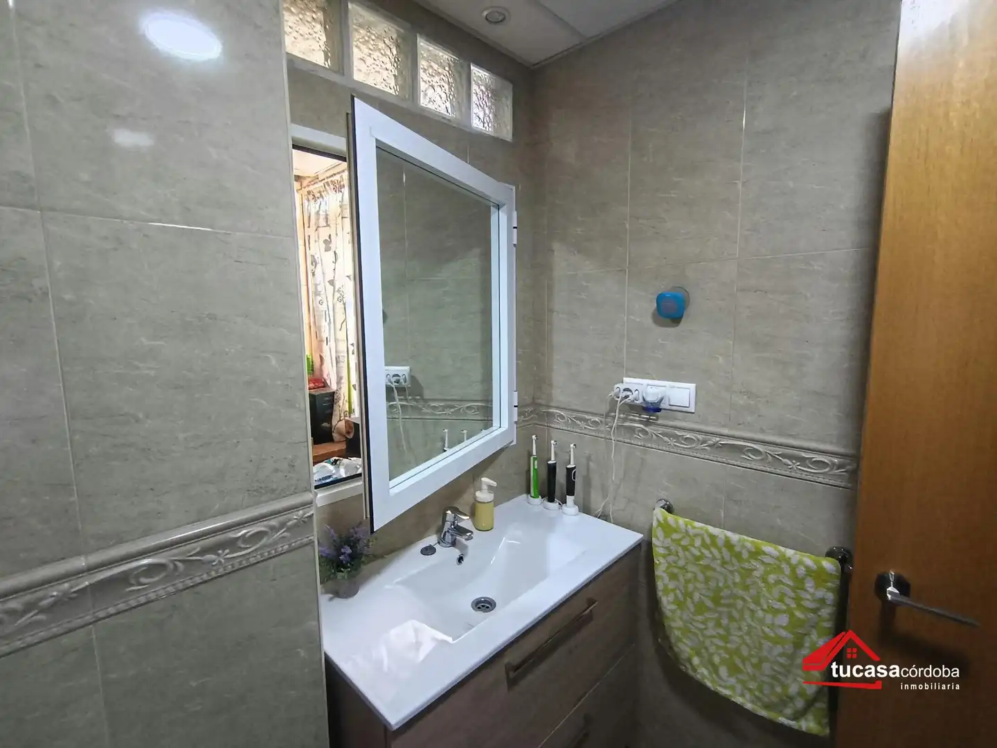 Bathroom of Flat for sale in Córdoba  with Air Conditioner, Terrace and Furnished