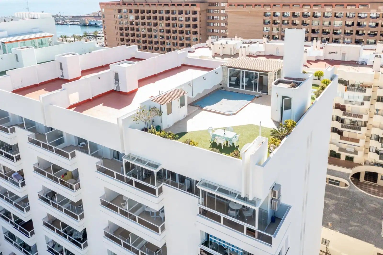 Außenansicht von Dachboden zur Miete in Fuengirola mit Klimaanlage, Heizung und Terrasse