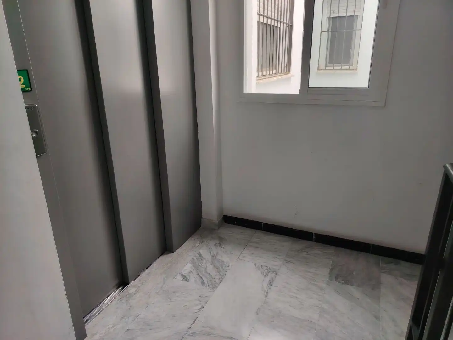Flat for sale in  Sevilla Capital  with Air Conditioner and Balcony