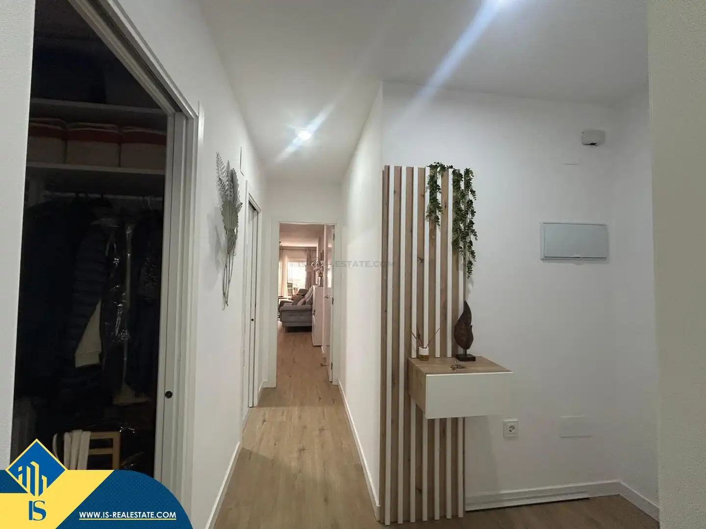 Apartamento reformado con terraza, en la provincia de Alicante, en la ciudad de Torrevieja, en el barrio de Playa del Cura. 3 habi, imatge 2