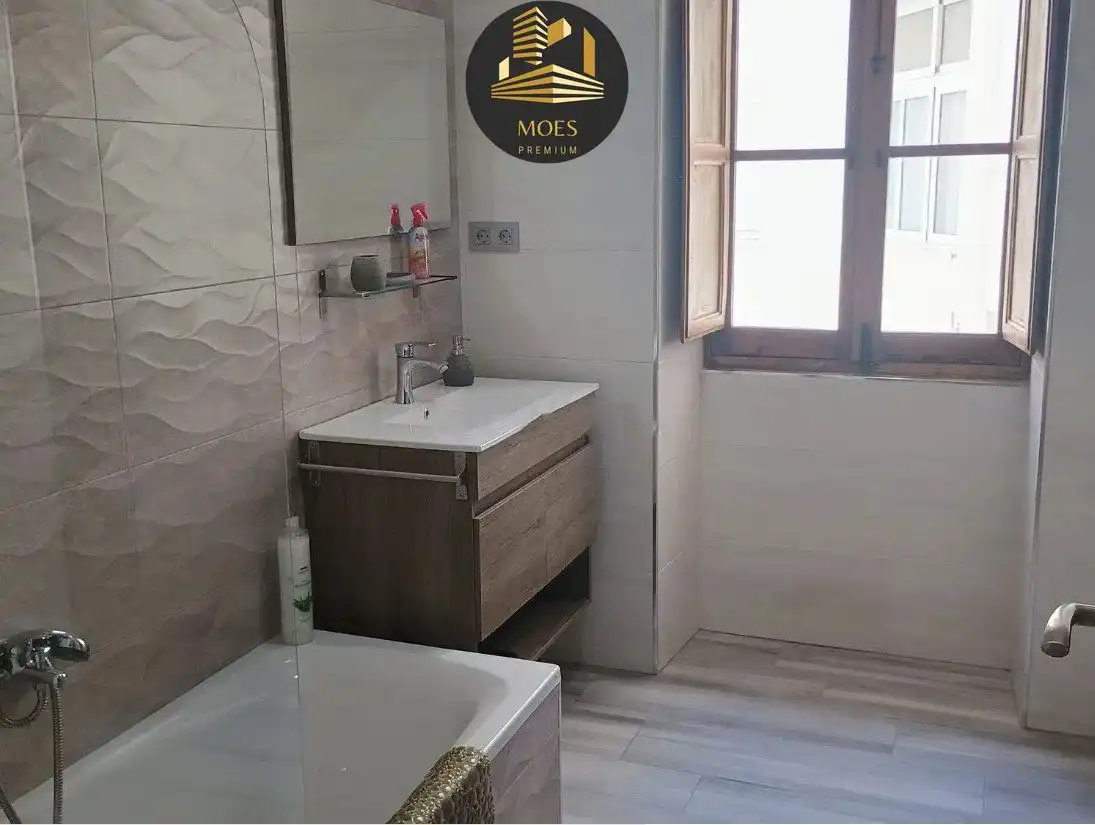 Badezimmer von Wohnung zur Miete in Jaén mit Klimaanlage und Heizung