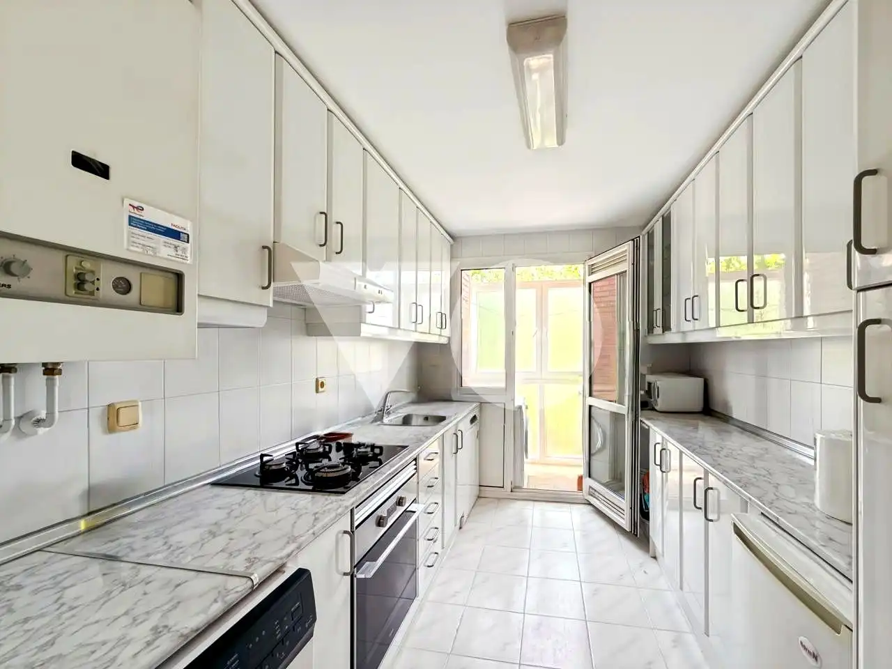 Cuina de Pis en venda en Madrid amb Calefacció, Parquet i Terrassa