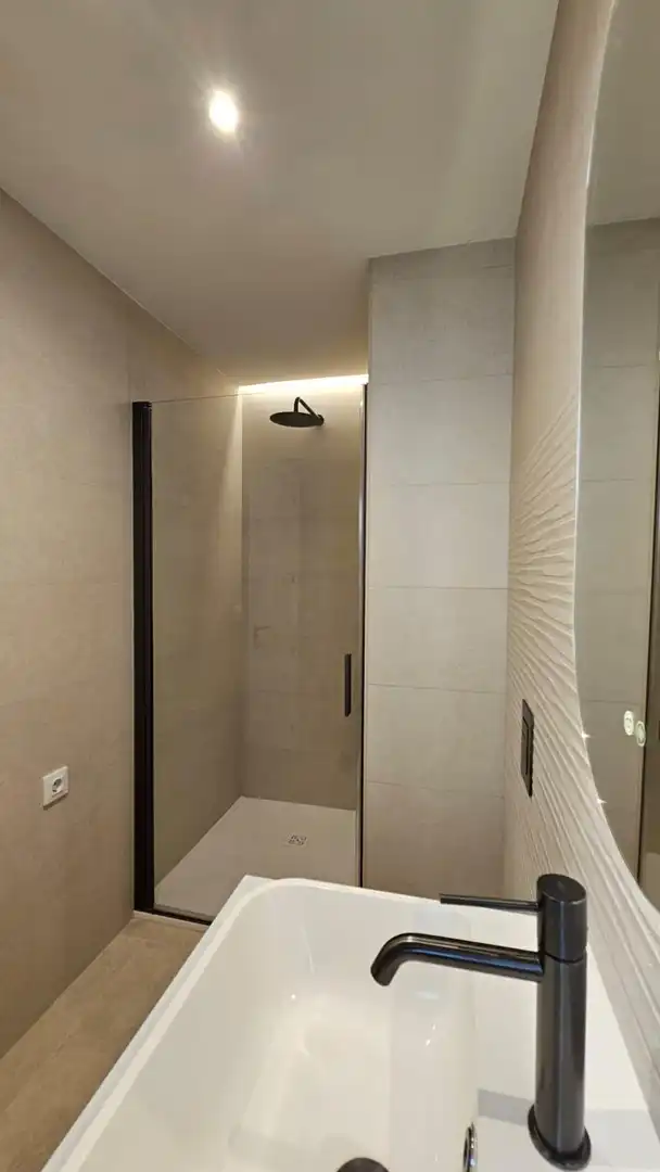 Bathroom of Houses for sale in Alaquàs  with Air Conditioner, Terrace and Furnished