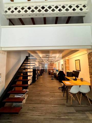 Local comercial en Venta en Carrer BLESA en El Poble Sec - Parc de Montjuïc