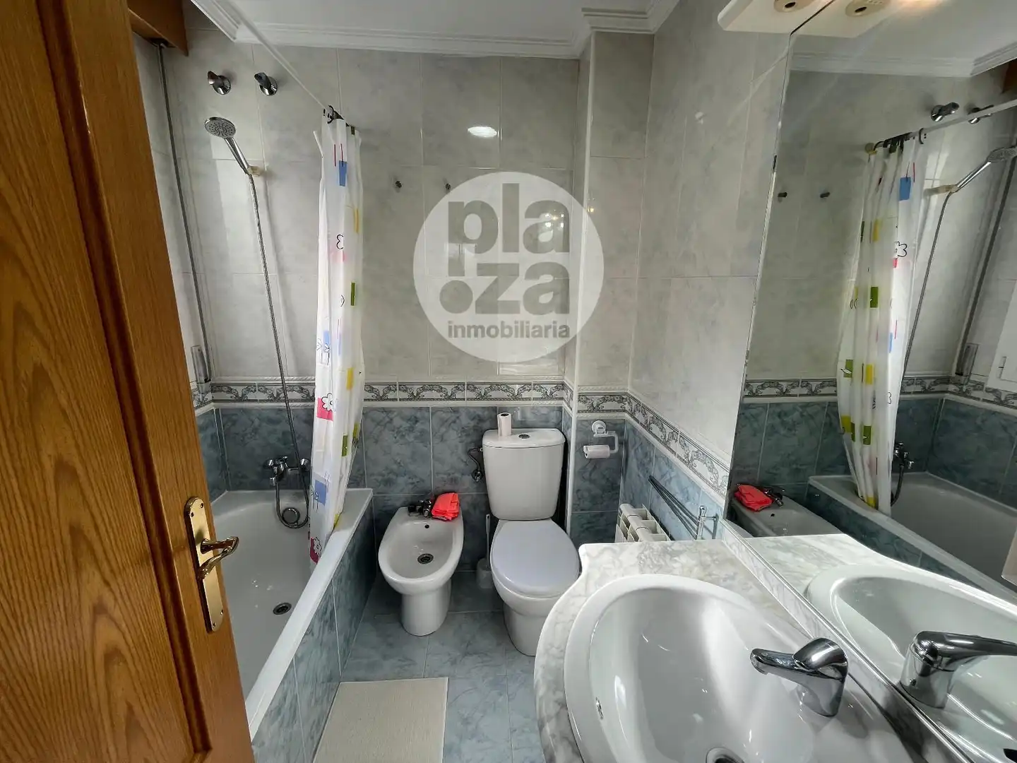 Baño de Piso de alquiler en Burgos con Calefacción y Amueblado