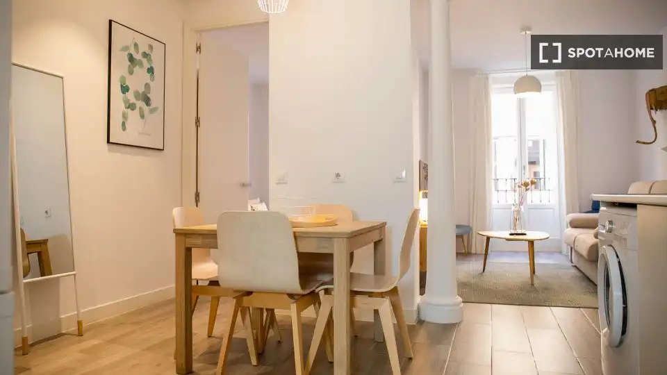 Flat for rent in Cortes - Huertas