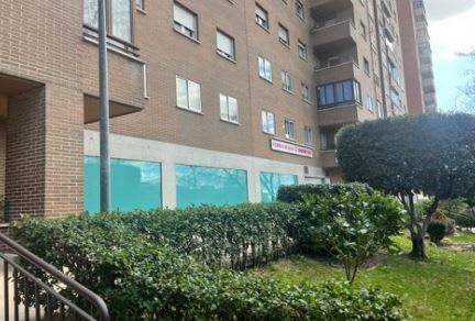 Local comercial en Venta en C/ Villalobos en Palomeras Sureste