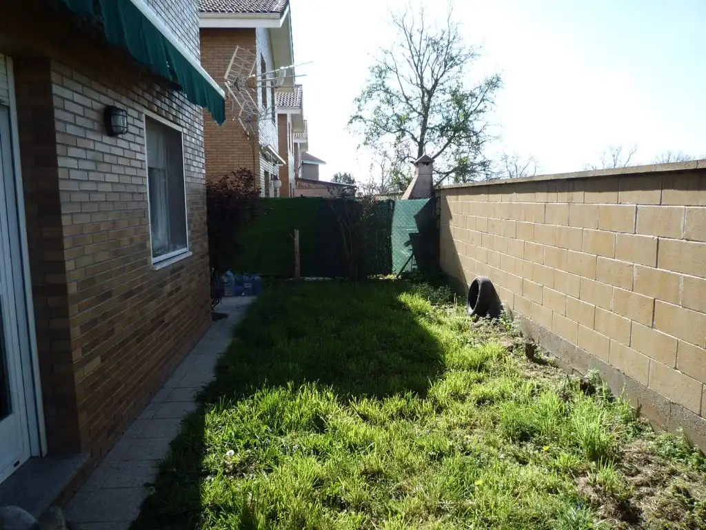 Detached homes for sale in Calle Tras Airas, Carracedelo