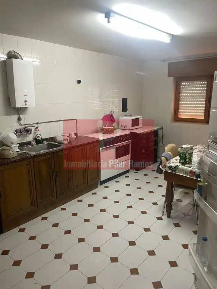 Cuina de Casa o xalet en venda en Valdepolo amb Jardí privat i Parquet