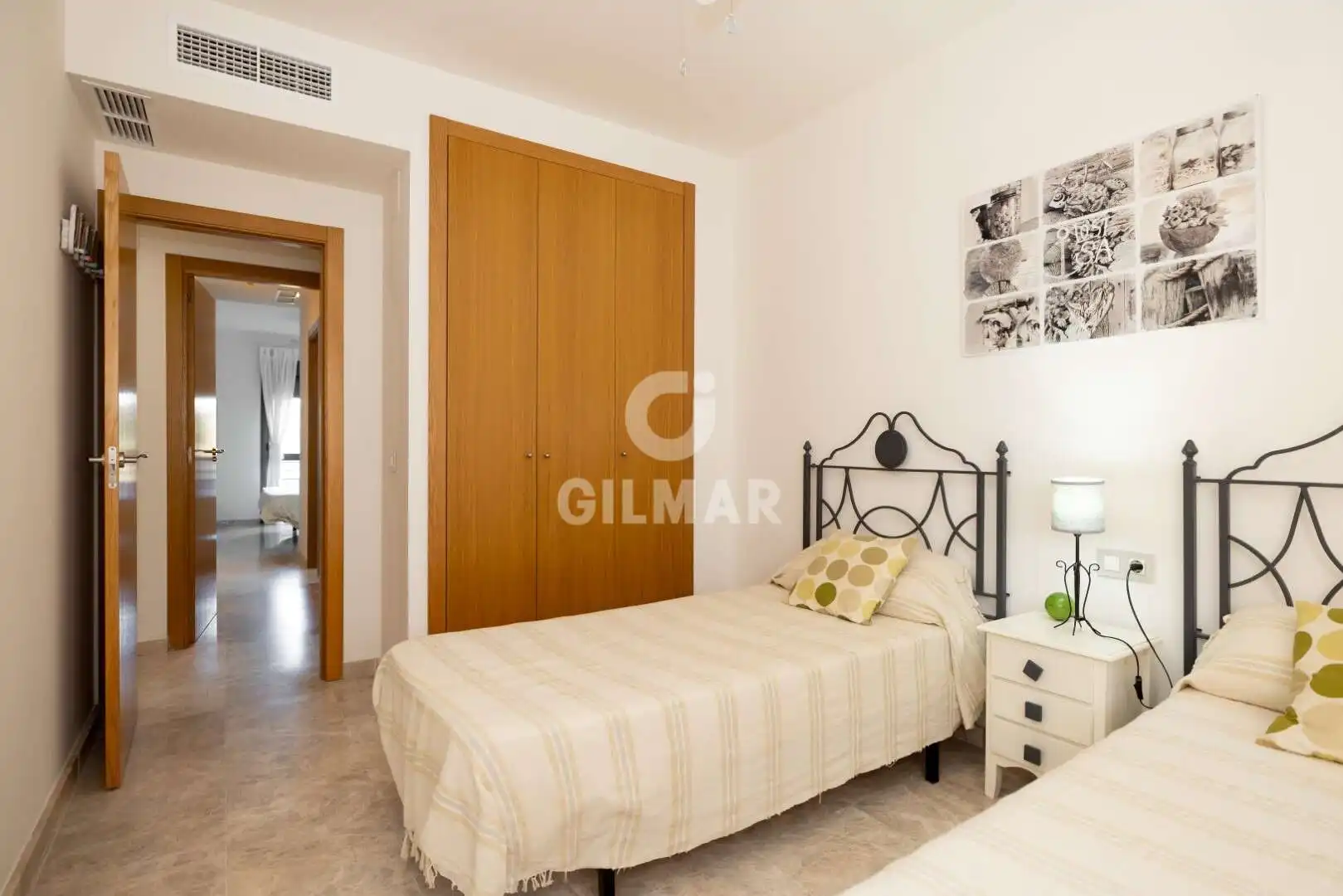 Habitación de Piso en venta en Chipiona con Calefacción, Jardín privado y Trastero