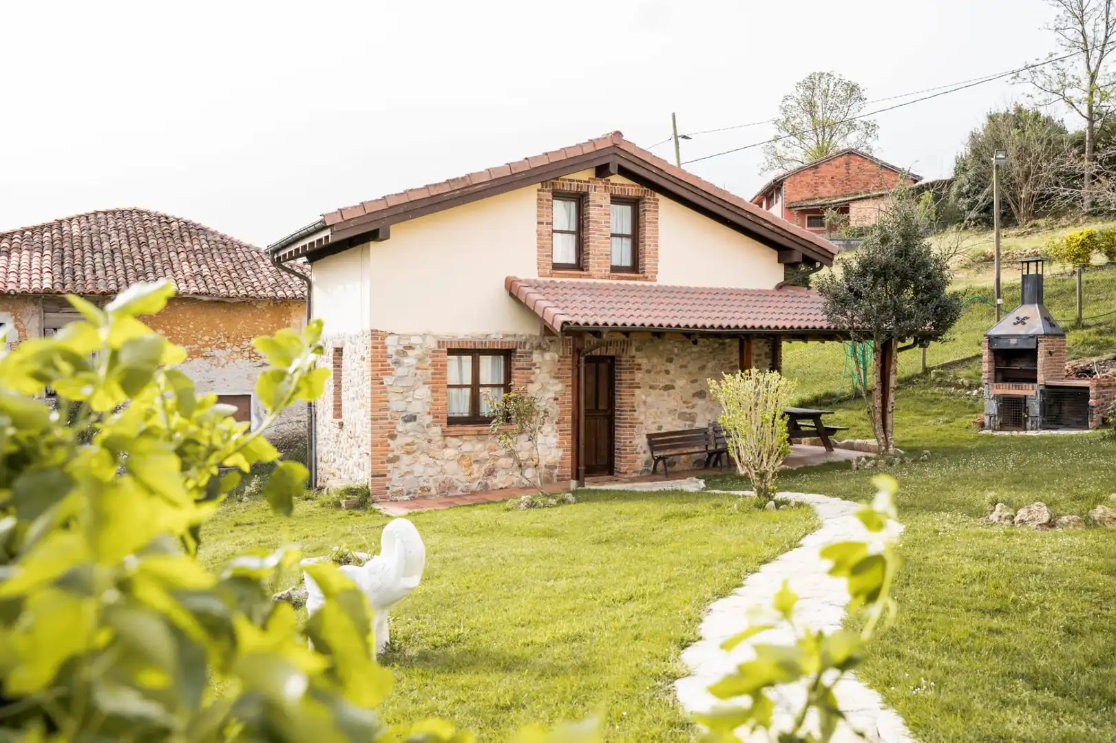 Buildings for sale in Lugar Parres, Parres