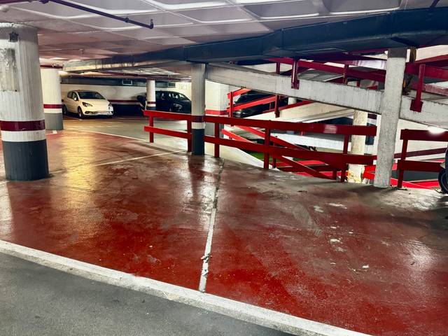 Garaje en Alquiler en Plaça d'Urquinaona, 7 en Dreta de l'Eixample
