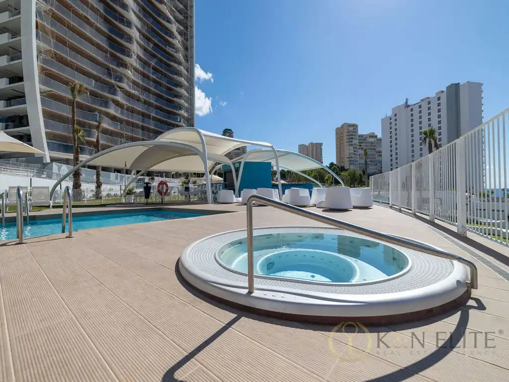 Swimming pool of Flat for sale in Benidorm  with Air Conditioner, Terrace and Swimming Pool