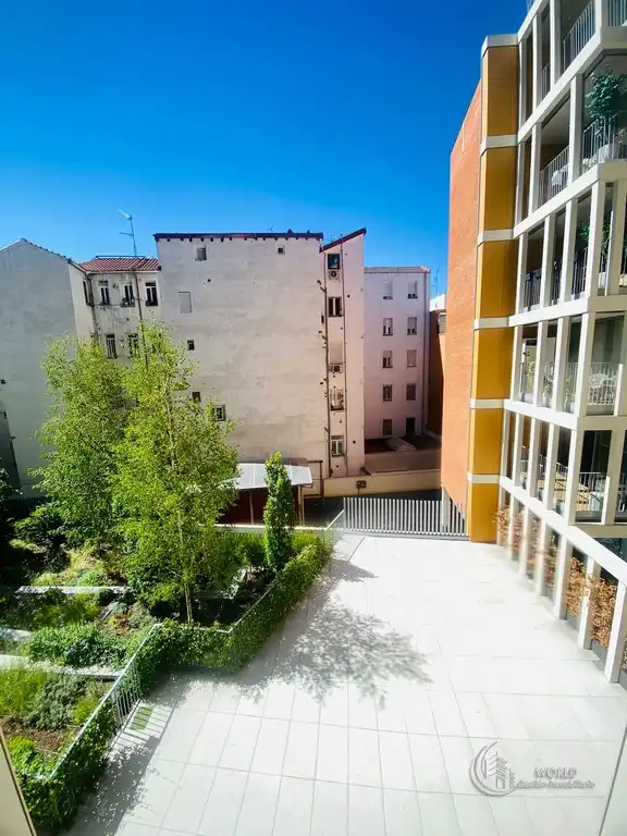 Vista exterior de Piso de alquiler en Madrid con Aire acondicionado, Calefacción y Jardín privado
