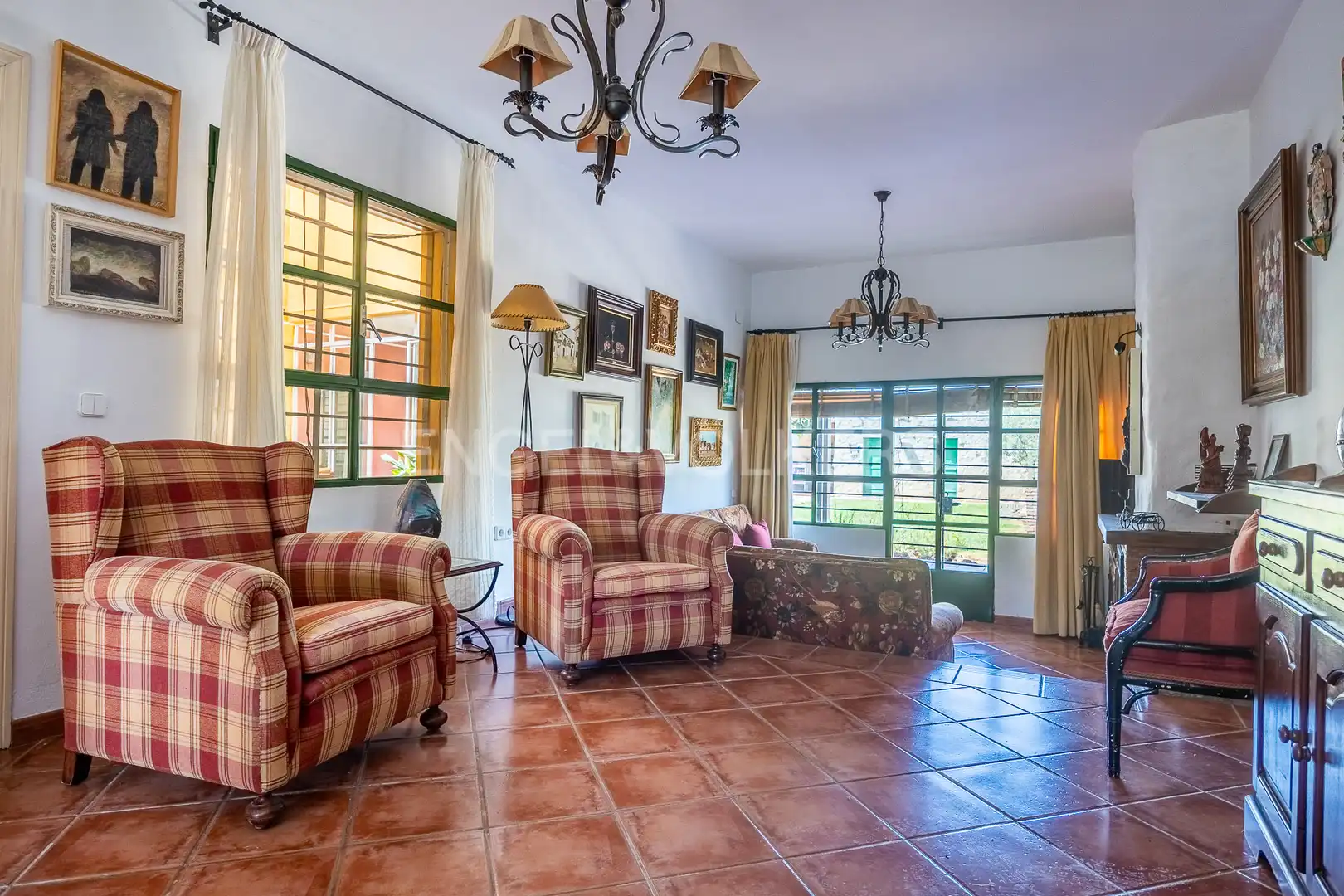 Sala de estar de Casa o chalet en venta en Carmona con Calefacción, Jardín privado y Terraza