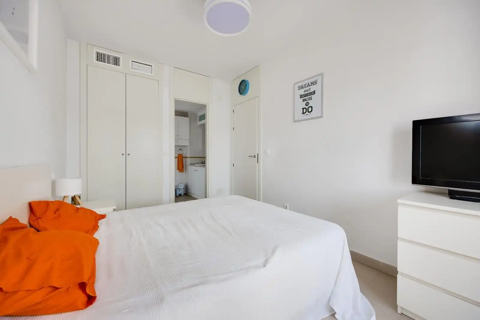 Dormitori de Apartament en venda en Orihuela amb Terrassa i Piscina comunitària