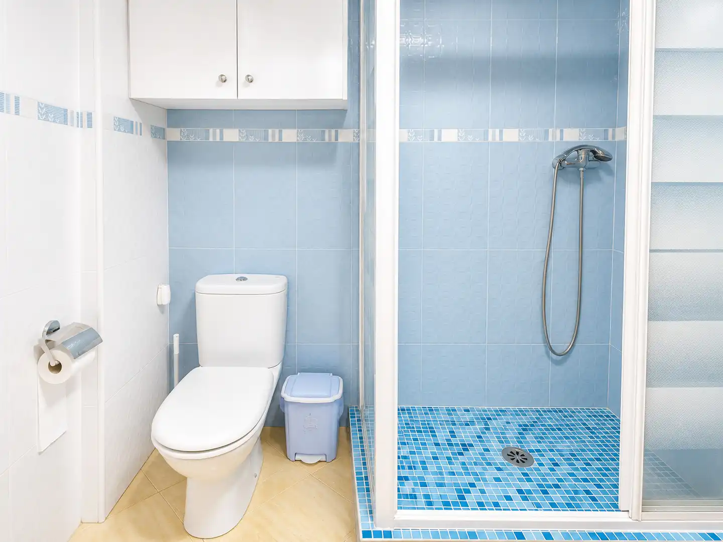 Bathroom of Flat for sale in Valencia  with Air Conditioner, Furnished and Oven