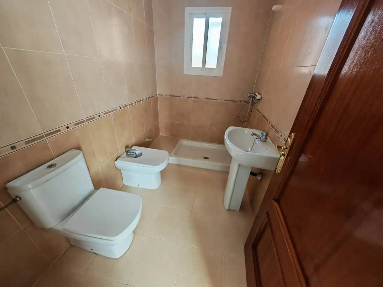 Baño de Piso en venta en Huétor Tájar con Aire acondicionado
