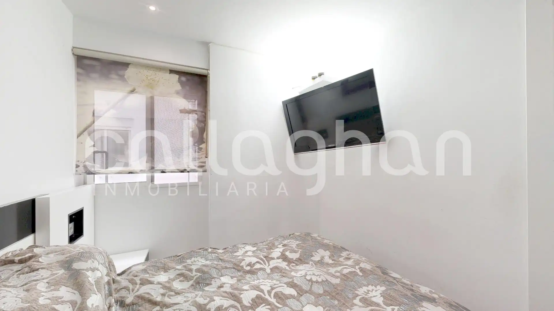 Bedroom of Flat for sale in Valencia  with Air Conditioner, Heating and Furnished