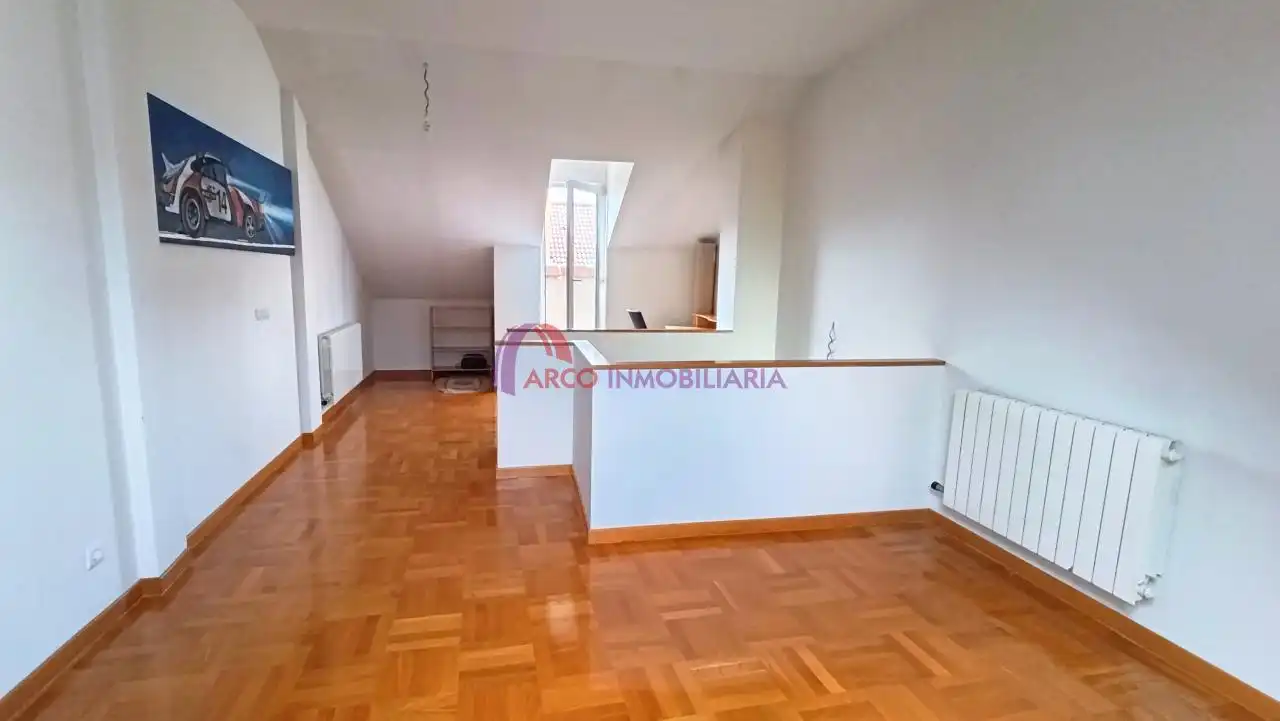 Sala d'estar de Casa adosada en venda en Burgos amb Calefacció, Terrassa i Traster